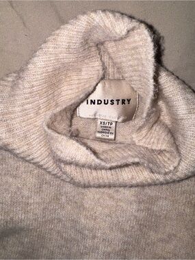INDUSTRY Cream Turtleneck Sweater - XS